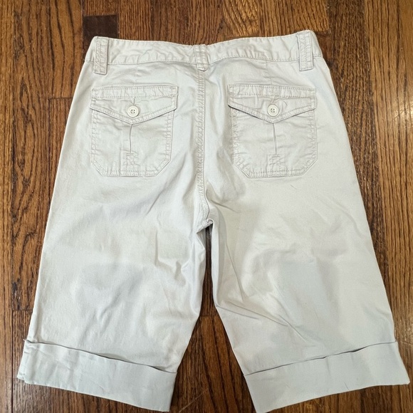 Calvin Klein Jeans Khaki Cuffed Bermuda Shorts size 4 excellent condition - Picture 2 of 9